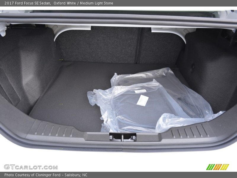 Oxford White / Medium Light Stone 2017 Ford Focus SE Sedan