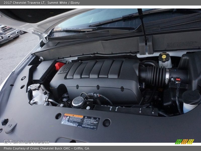 Summit White / Ebony 2017 Chevrolet Traverse LT