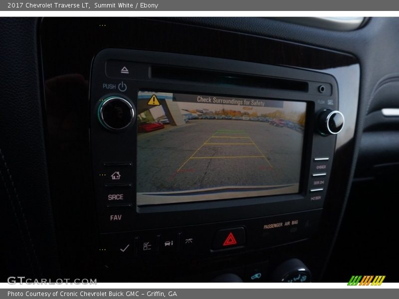 Summit White / Ebony 2017 Chevrolet Traverse LT