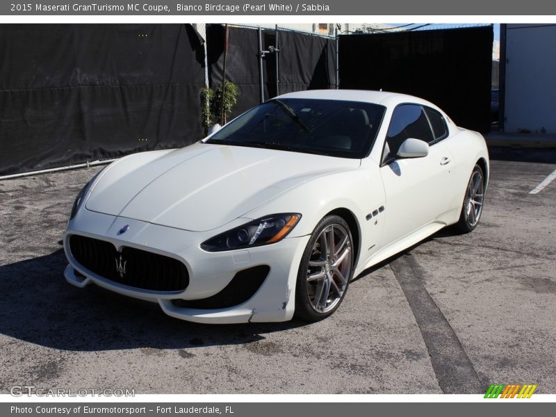 Bianco Birdcage (Pearl White) / Sabbia 2015 Maserati GranTurismo MC Coupe