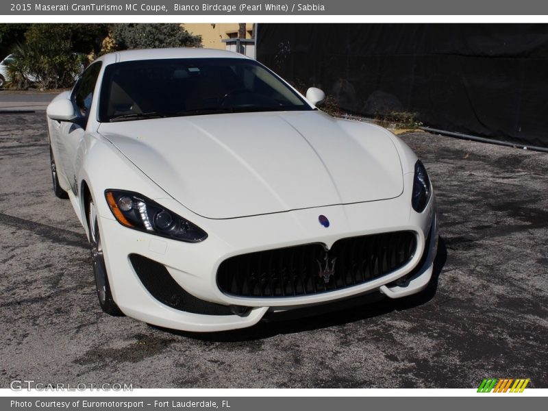 Bianco Birdcage (Pearl White) / Sabbia 2015 Maserati GranTurismo MC Coupe
