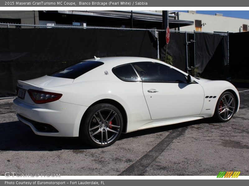 Bianco Birdcage (Pearl White) / Sabbia 2015 Maserati GranTurismo MC Coupe
