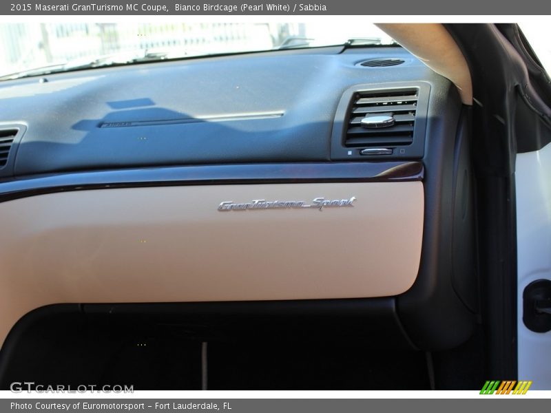 Bianco Birdcage (Pearl White) / Sabbia 2015 Maserati GranTurismo MC Coupe