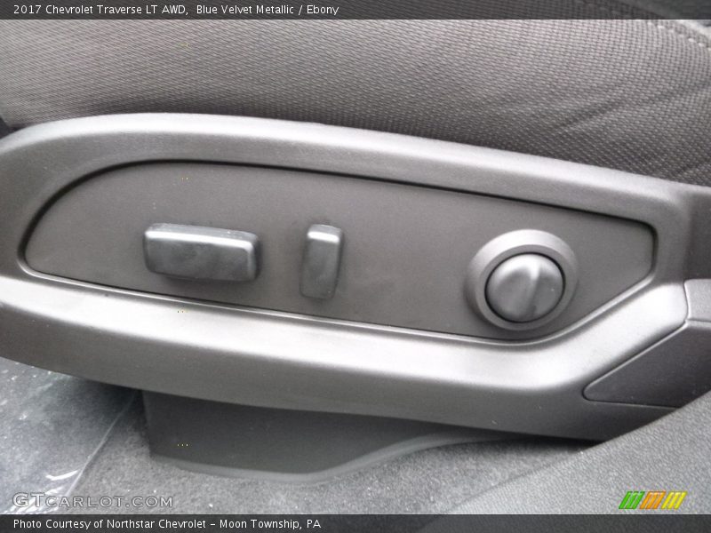 Blue Velvet Metallic / Ebony 2017 Chevrolet Traverse LT AWD