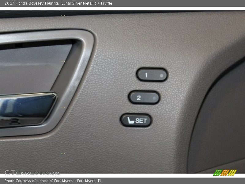 Lunar Silver Metallic / Truffle 2017 Honda Odyssey Touring