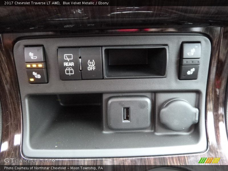 Blue Velvet Metallic / Ebony 2017 Chevrolet Traverse LT AWD