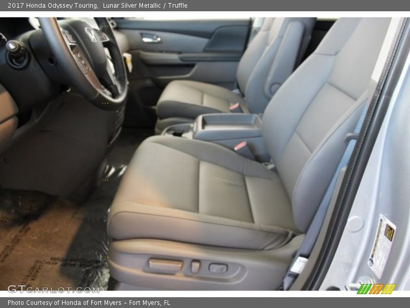 Lunar Silver Metallic / Truffle 2017 Honda Odyssey Touring