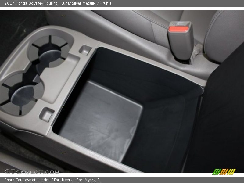 Lunar Silver Metallic / Truffle 2017 Honda Odyssey Touring