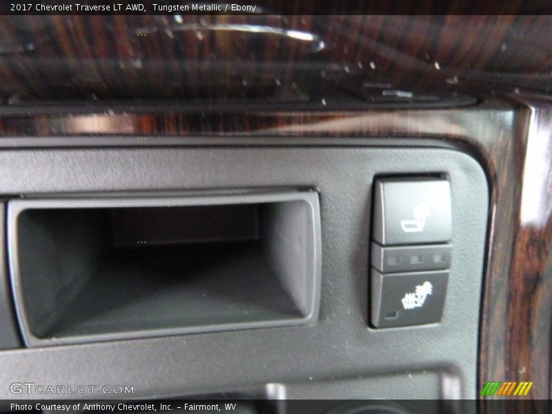 Tungsten Metallic / Ebony 2017 Chevrolet Traverse LT AWD