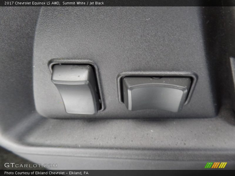 Summit White / Jet Black 2017 Chevrolet Equinox LS AWD