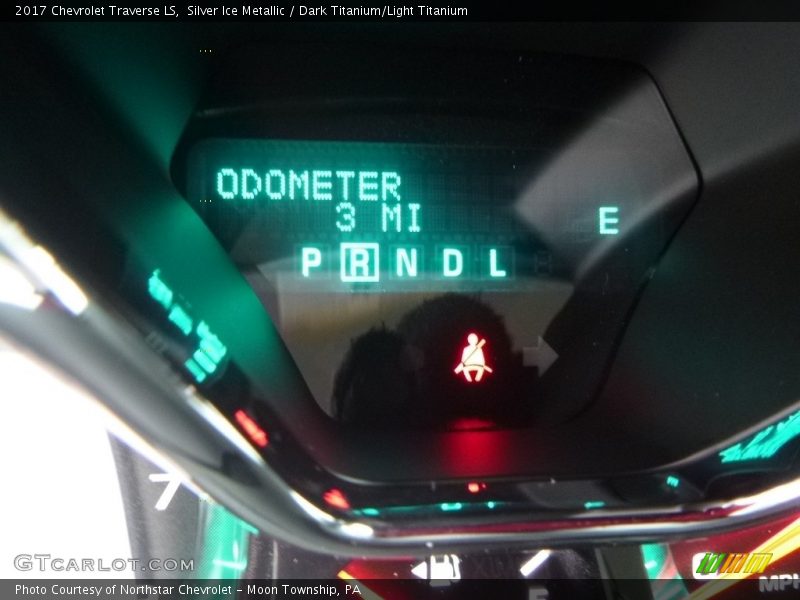 Silver Ice Metallic / Dark Titanium/Light Titanium 2017 Chevrolet Traverse LS