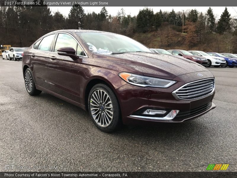Front 3/4 View of 2017 Fusion SE