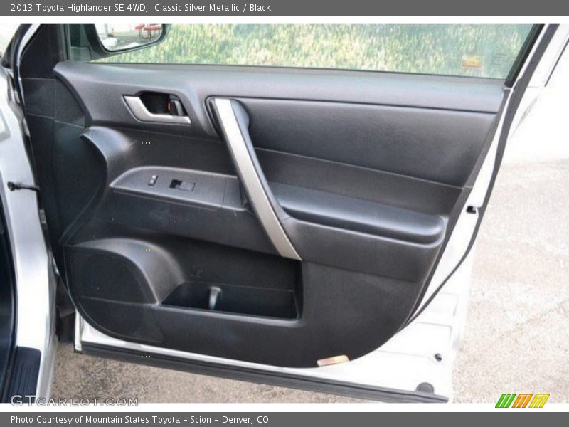 Classic Silver Metallic / Black 2013 Toyota Highlander SE 4WD