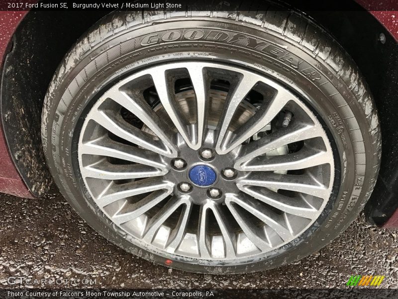 Burgundy Velvet / Medium Light Stone 2017 Ford Fusion SE