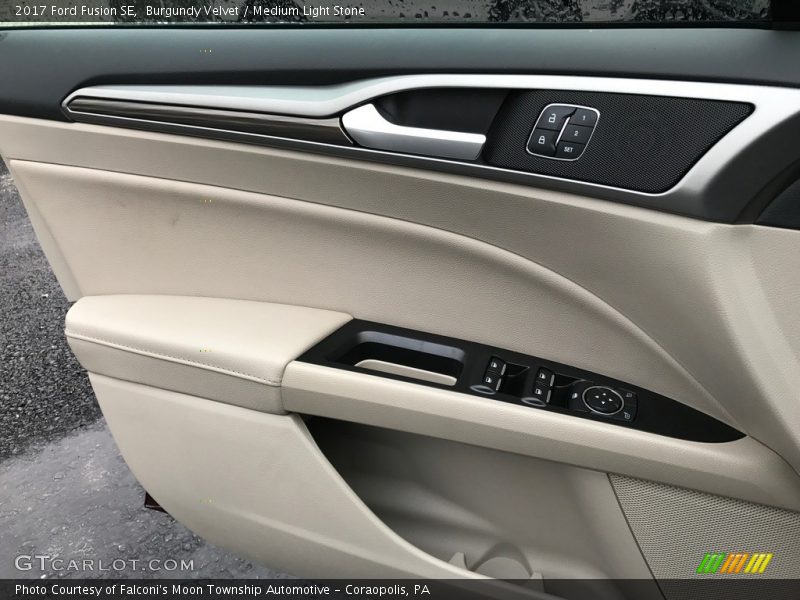 Burgundy Velvet / Medium Light Stone 2017 Ford Fusion SE