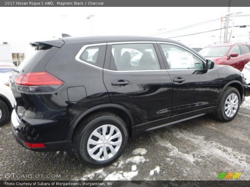 Magnetic Black / Charcoal 2017 Nissan Rogue S AWD