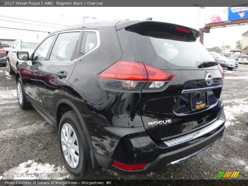 Magnetic Black / Charcoal 2017 Nissan Rogue S AWD