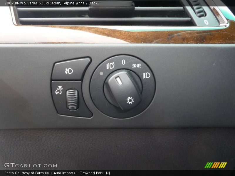 Alpine White / Black 2007 BMW 5 Series 525xi Sedan