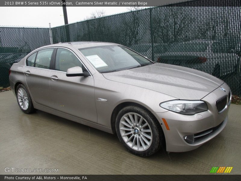 Front 3/4 View of 2013 5 Series 535i xDrive Sedan