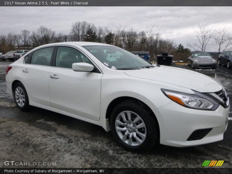 Pearl White / Charcoal 2017 Nissan Altima 2.5 S