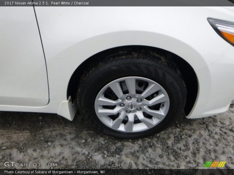 Pearl White / Charcoal 2017 Nissan Altima 2.5 S