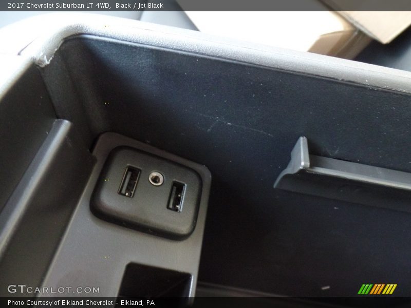 Black / Jet Black 2017 Chevrolet Suburban LT 4WD