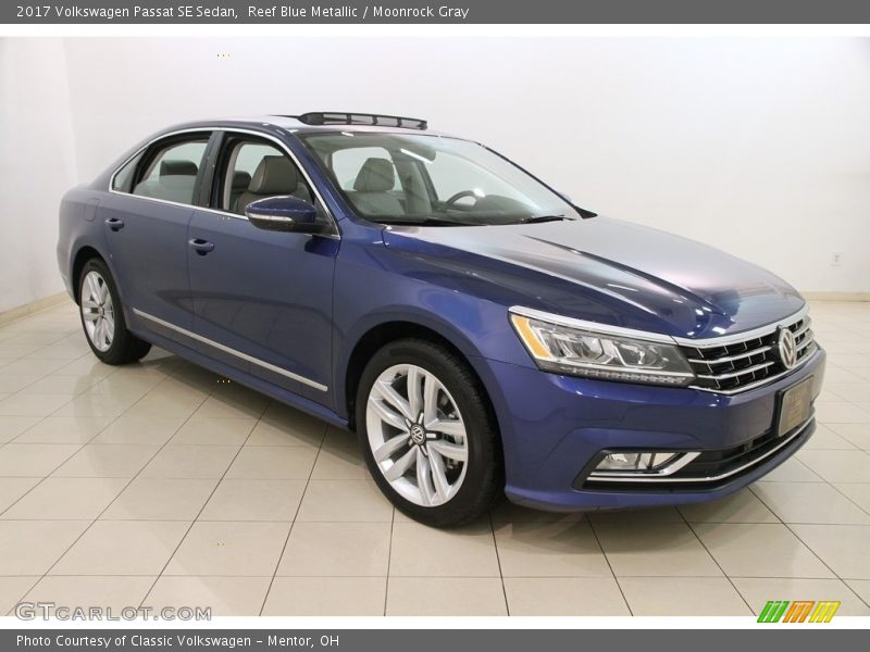 Front 3/4 View of 2017 Passat SE Sedan