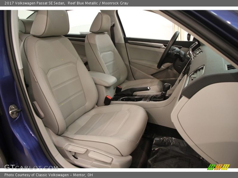 Front Seat of 2017 Passat SE Sedan