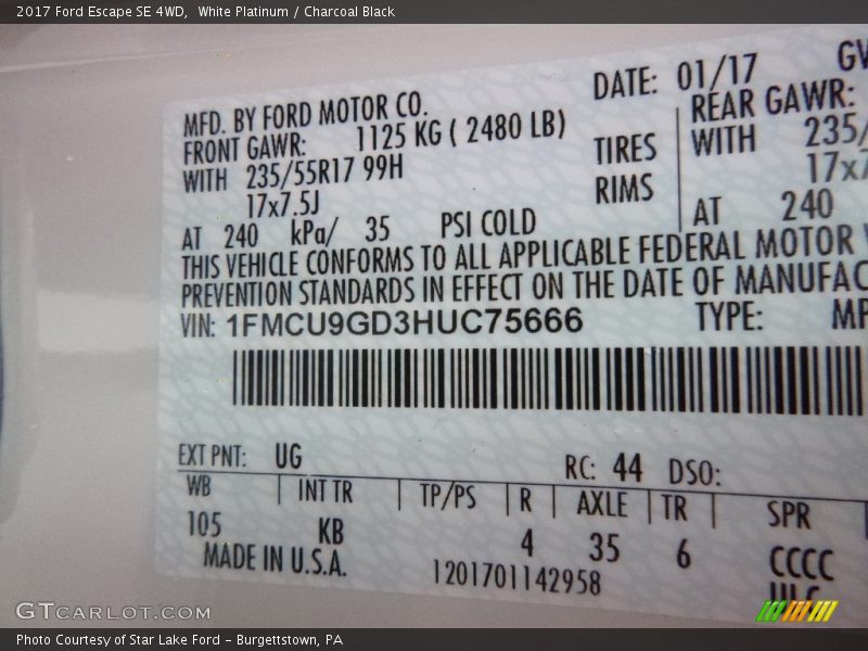 White Platinum / Charcoal Black 2017 Ford Escape SE 4WD