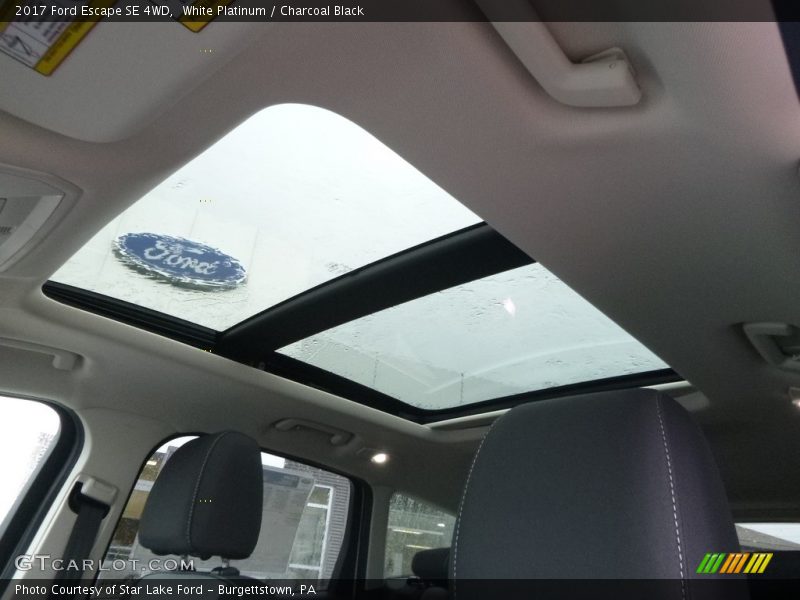 White Platinum / Charcoal Black 2017 Ford Escape SE 4WD
