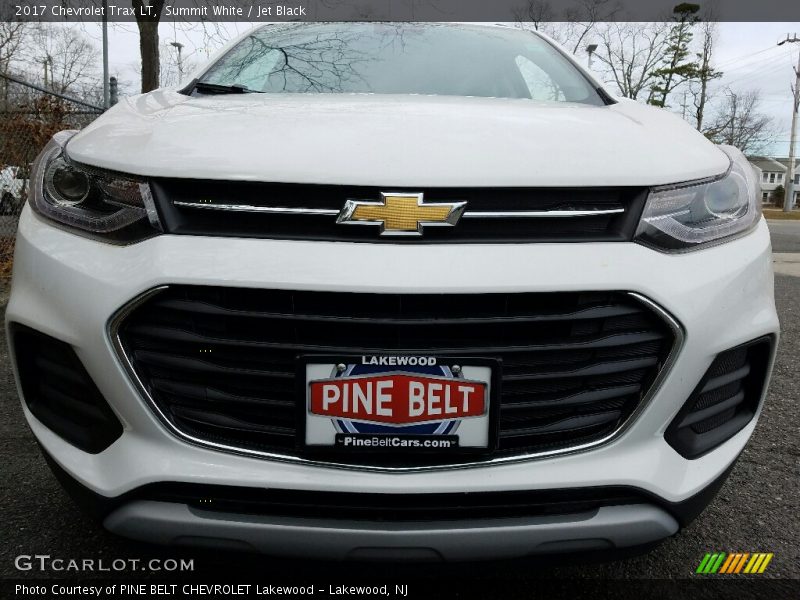 Summit White / Jet Black 2017 Chevrolet Trax LT