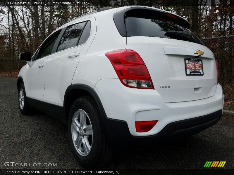 Summit White / Jet Black 2017 Chevrolet Trax LT