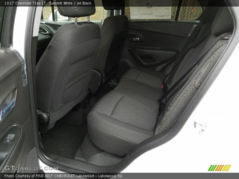 Summit White / Jet Black 2017 Chevrolet Trax LT