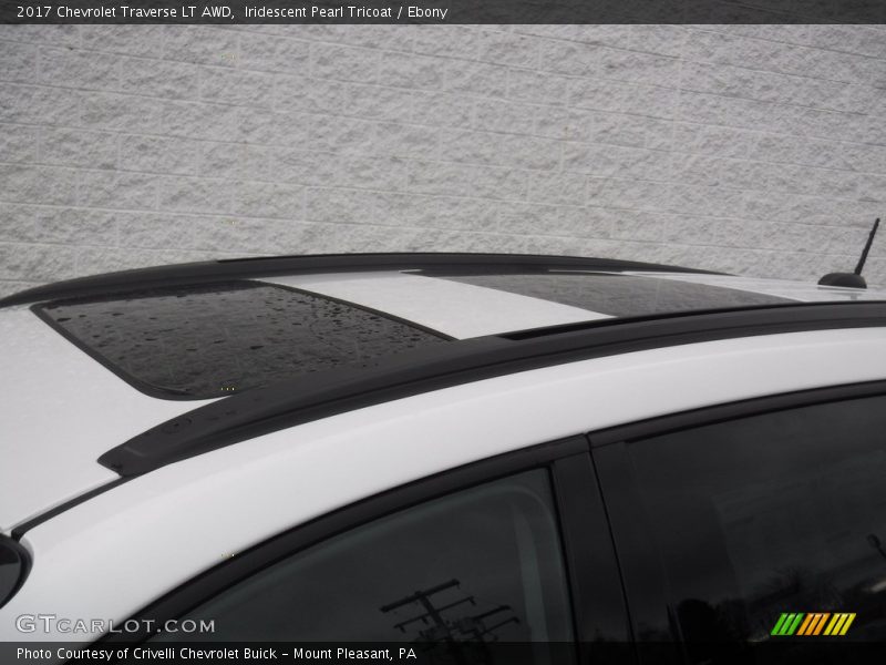 Iridescent Pearl Tricoat / Ebony 2017 Chevrolet Traverse LT AWD