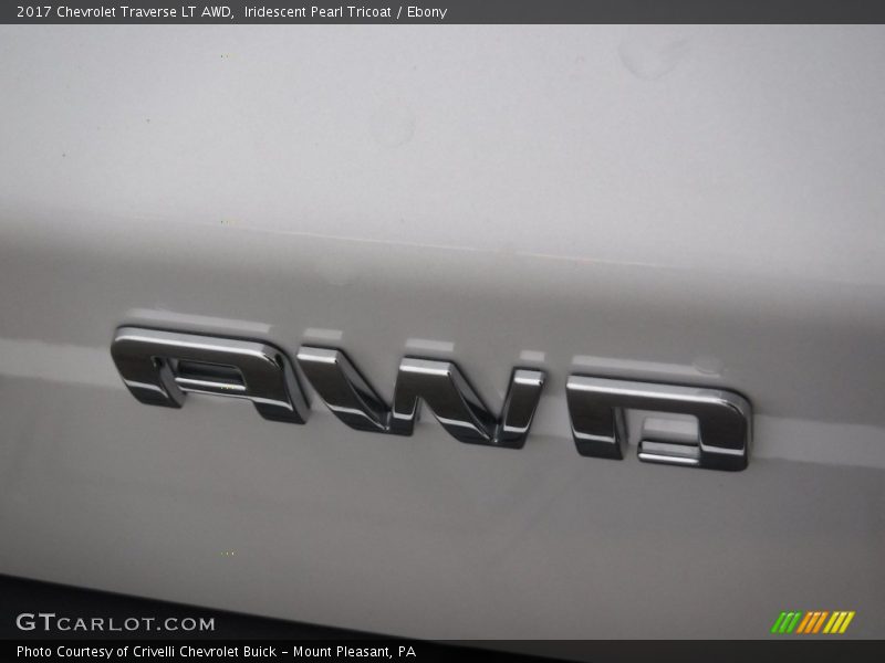Iridescent Pearl Tricoat / Ebony 2017 Chevrolet Traverse LT AWD