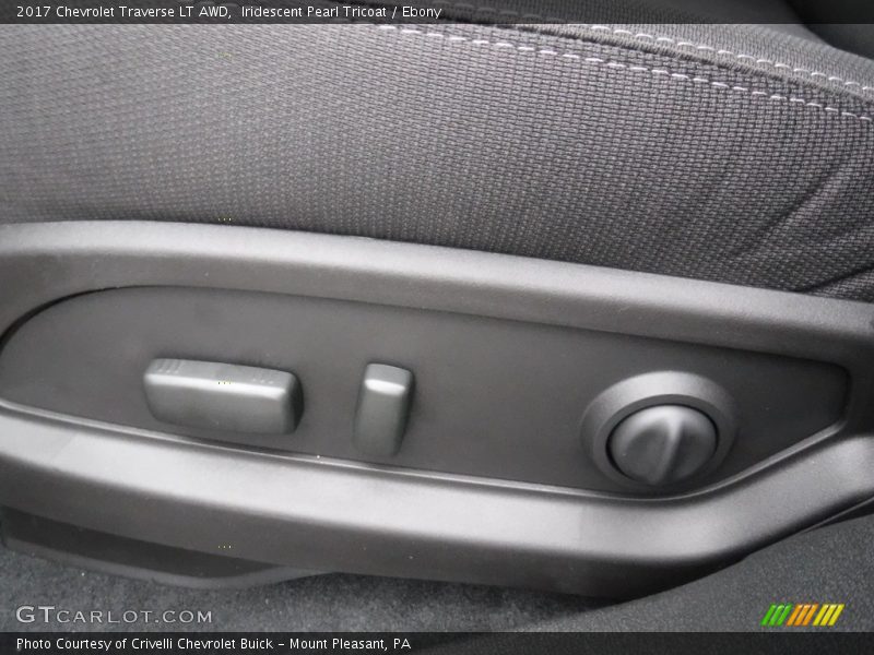 Iridescent Pearl Tricoat / Ebony 2017 Chevrolet Traverse LT AWD
