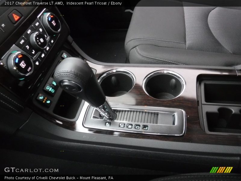 Iridescent Pearl Tricoat / Ebony 2017 Chevrolet Traverse LT AWD