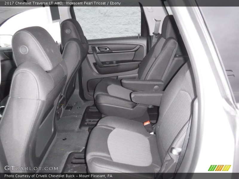 Iridescent Pearl Tricoat / Ebony 2017 Chevrolet Traverse LT AWD