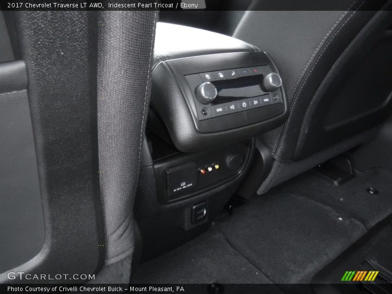 Iridescent Pearl Tricoat / Ebony 2017 Chevrolet Traverse LT AWD
