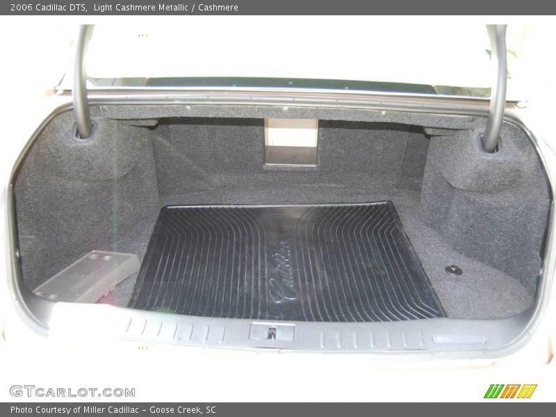 Light Cashmere Metallic / Cashmere 2006 Cadillac DTS