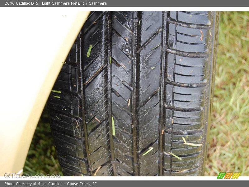 Light Cashmere Metallic / Cashmere 2006 Cadillac DTS