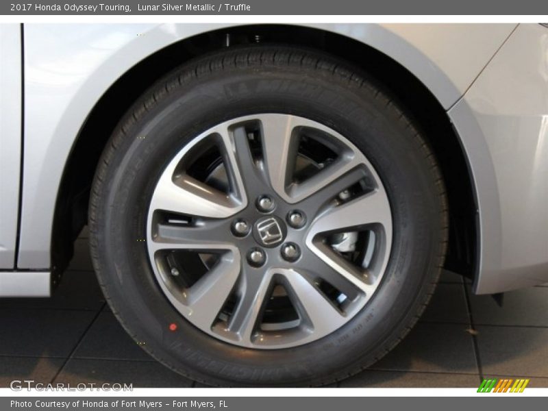 Lunar Silver Metallic / Truffle 2017 Honda Odyssey Touring
