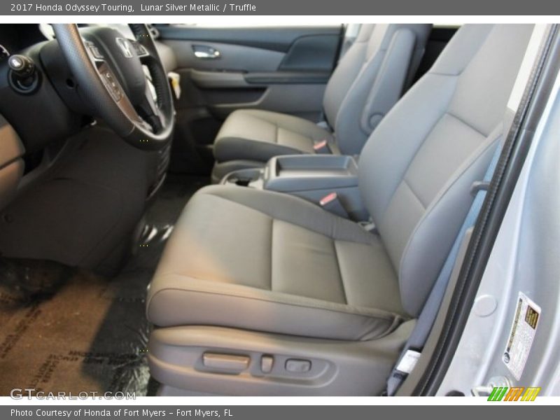 Lunar Silver Metallic / Truffle 2017 Honda Odyssey Touring
