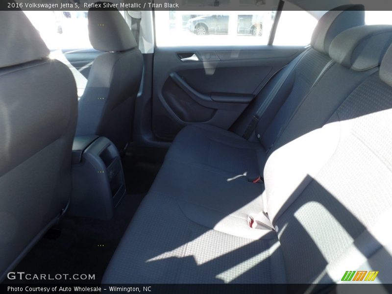 Reflex Silver Metallic / Titan Black 2016 Volkswagen Jetta S