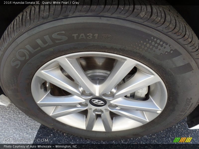 Quartz White Pearl / Gray 2016 Hyundai Sonata SE