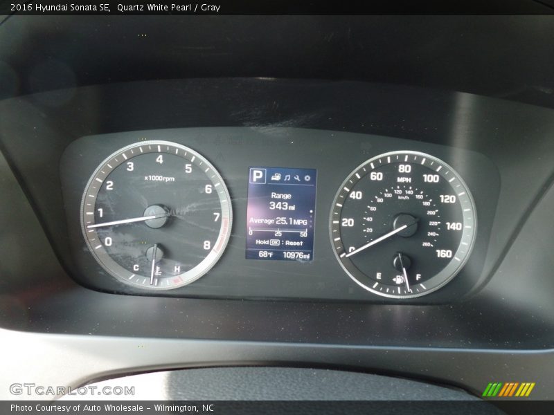 Quartz White Pearl / Gray 2016 Hyundai Sonata SE