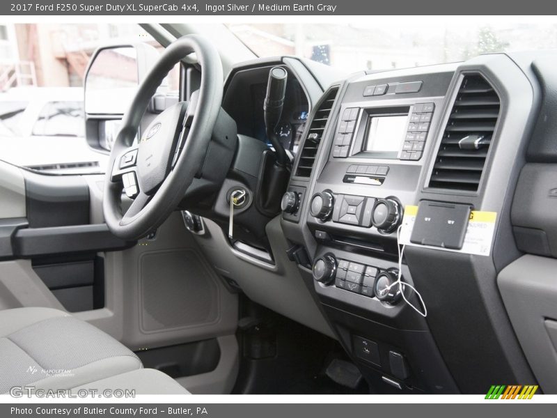 Ingot Silver / Medium Earth Gray 2017 Ford F250 Super Duty XL SuperCab 4x4