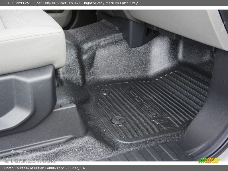 Ingot Silver / Medium Earth Gray 2017 Ford F250 Super Duty XL SuperCab 4x4