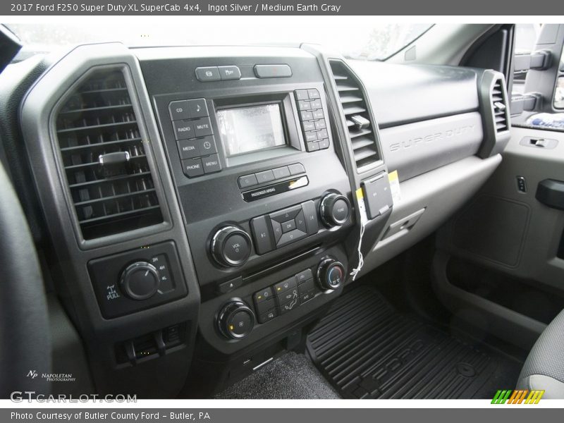 Ingot Silver / Medium Earth Gray 2017 Ford F250 Super Duty XL SuperCab 4x4