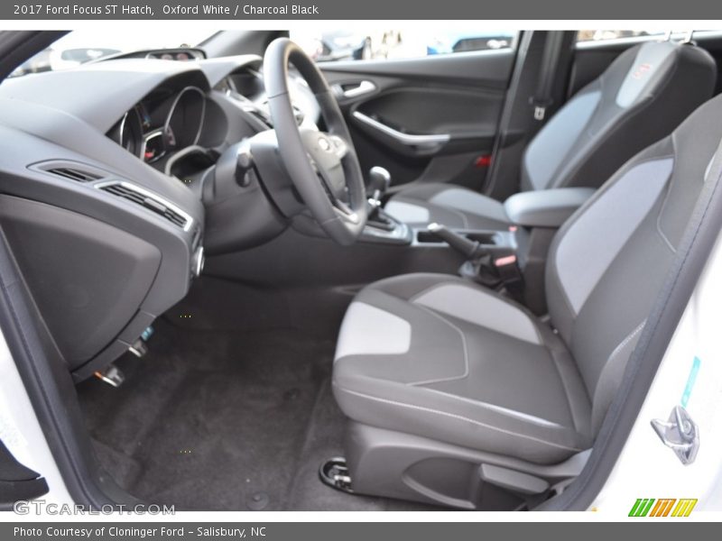 Oxford White / Charcoal Black 2017 Ford Focus ST Hatch